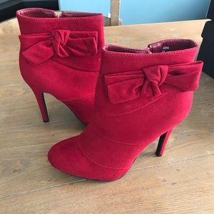 JustFab red ankle boots, size 6.5